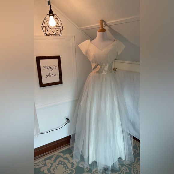 Source Unknown Dresses & Skirts - STUNNING Vintage Dress - perfect for wedding or special event!